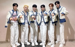 Tempest hát 'Chiếc khăn gió ấm' tặng fan Việt