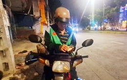 Xe ôm truyền thống lay lắt kiếm sống qua ngày