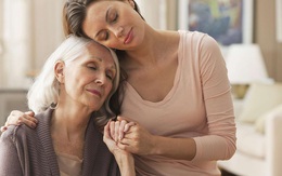 Mẹ mắc Alzheimer, con có nguy cơ bị di truyền