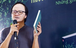 Trước nhà có cây hoàng mai: Sách của một người ham chơi tinh tế