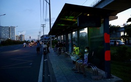 Nhiều trạm xe buýt ở đường Võ Nguyên Giáp tối om do đèn bị mất cắp