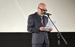 Đào, phở và piano và Lật mặt 6 'đi' Ba Lan