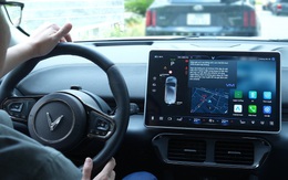Người dùng xe VinFast có trợ lý ảo tích hợp AI tạo sinh