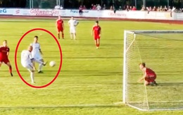 Tình huống phản lưới nhà khó tin bậc nhất trong bóng đá