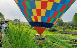 Khinh khí cầu chở 9 người bị lỗi kỹ thuật, hạ cánh khẩn ở Hà Nội