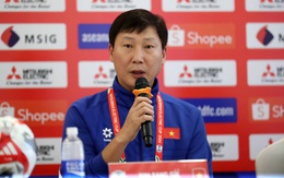 HLV Kim Sang Sik: Một là vô địch, hai là vô địch, ba là vô địch!