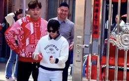 Du khách đổ xô đến nhà Quan Hongchan chụp ảnh dịp Tết Nguyên đán