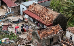 Tình người sau cơn lốc xoáy