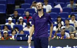 Medvedev tố trọng tài ‘đe dọa’ mình trước khi bỏ cuộc ở China Open