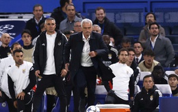 HLV Mourinho cầu xin cổ động viên ngưng lăng mạ cầu thủ Chelsea
