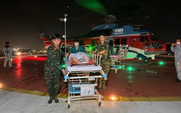 Trực thăng vượt gió bão, đưa 3 bệnh nhân từ Trường Sa về đất liền