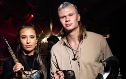 Haaland tiết lộ chuyện tình ‘hơi xấu hổ’ với bạn gái là cựu cầu thủ