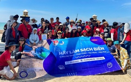 Chung tay góp phần làm sạch bãi biển Mũi Né