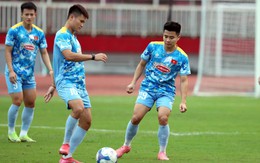 Tuyển Việt Nam ra sân tập, vắng Hoàng Đức và Bùi Tiến Dũng