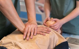 Đột ngột ngã gục: Tim hay não đang gặp nguy? Phân biệt đột tử và đột quỵ để xử lý đúng cách