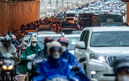 Chánh văn phòng Ủy ban An toàn giao thông nêu 5 lý do 'hễ mưa là Hà Nội kẹt khắp ngả'