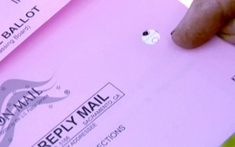 Phong bì bỏ phiếu qua thư của quận Sacramento có làm lộ kết quả bỏ phiếu?