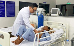 Bác sĩ trẻ về cơ sở: 'Chọn ở lại khi người dân cần'