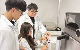 Sinh viên làm pin từ bã cà phê