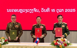 Bộ trưởng Quốc phòng Việt Nam, Lào, Campuchia gặp nhau, chứng kiến diễn tập chung