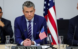 Máy bay chở Bộ trưởng Quốc phòng Mỹ hạ cánh khẩn cấp xuống Anh