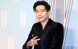 Một tạp chí danh tiếng bị chỉ trích vì lợi dụng bệnh ung thư vú để 'làm màu'