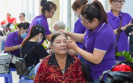 Bệnh nhân nữ được làm đẹp miễn phí ngay tại bệnh viện