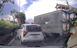 Công an làm việc với tài xế cầm cây sắt đập bể kính ô tô khi mâu thuẫn trên đường