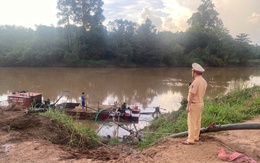 Dùng tàu hết kiểm định 5 năm, khai thác hàng trăm mét khối cát