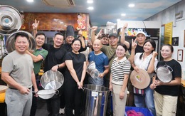 Đến Vietnam Phở Festival ăn phở Thìn, phở Khỏe và xem bà bán phở rang thảo mộc thơm lừng