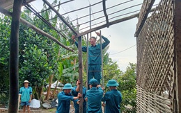 Đồng Tháp: Sập và tốc mái 14 căn nhà, sạt lở bờ kè dài 58m