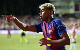 Quá nổi tiếng nên chữ ký của ​​Lamine Yamal không còn được tặng, mà dùng để... bán !