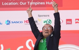 'Quái kiệt' Mai Đình Tới diễn nhạc cụ tự chế ở Vietnam Phở Festival, khán giả nghe xong đòi nghe nữa