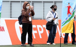 Sinh viên Đại học Nguyễn Tất Thành thực hành chụp ảnh bóng đá: Hơn cả một trải nghiệm