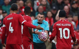 CĐV Liverpool chỉ trích trọng tài vì bàn thua trước Man United