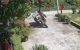 Pha ôm cua xe 3 bánh đi vào lòng đất