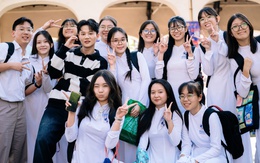 Học sinh hào hứng với dàn KOLs tại lễ phát động chiến dịch chống tội phạm mạng