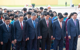 Lãnh đạo Đảng, Nhà nước, đại biểu Quốc hội vào lăng viếng Chủ tịch Hồ Chí Minh