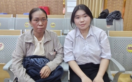 Chạy xong cuốc xe ôm 50.000 đồng, người mẹ vượt hơn 40km cùng con nhận học bổng