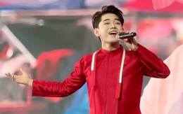 Hát ‘Một vòng Việt Nam’ ở Vietnam Phở Festival tại Singapore: Tự hào, thiêng liêng vô cùng