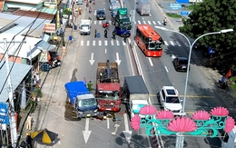 Thấy xe tải đang lùi nên chạy chậm lại, người đi xe máy bị xe tải phía sau tông chết trên quốc lộ 22