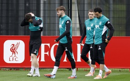 Liverpool hủy bỏ buổi họp báo vì sự cố trên chuyến bay