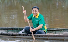 Quyền Linh cùng vượt khó với cậu học sinh 10 năm nuôi mẹ bệnh tật ở Huế