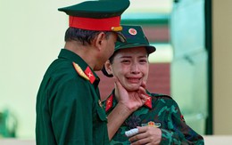 Chi Pu khóc òa ôm chầm lấy bố, khoe gia đình quân nhân trong Sao nhập ngũ