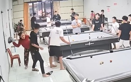 Hai thanh niên trốn chui trốn nhủi khi chơi bida bị phụ huynh tìm