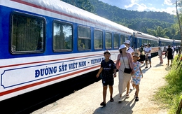 Tạm dừng đôi tàu di sản nối Huế với Đà Nẵng do mưa bão