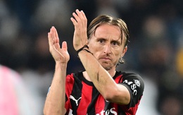 Modric chơi xộp tặng iPhone 'xịn sò' cho tất cả đồng đội ở AC Milan