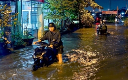 Triều cường TP.HCM dâng cao, may là không có mưa