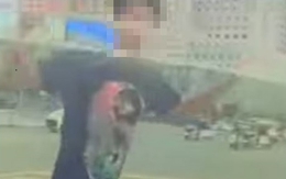 Người đàn ông Hàn Quốc lang thang cầu cứu trên đường phố Sihanoukville ở Campuchia