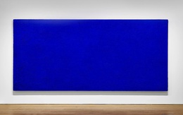 Tại sao có người sẵn sàng trả 21 triệu USD cho một bức tranh chỉ có màu xanh?